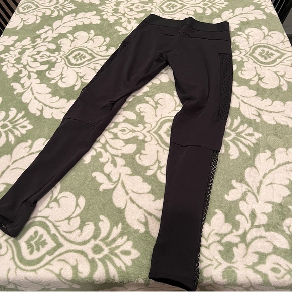 Adidas black leggings / athletic tights mesh detailing size small - Picture 9 of 13